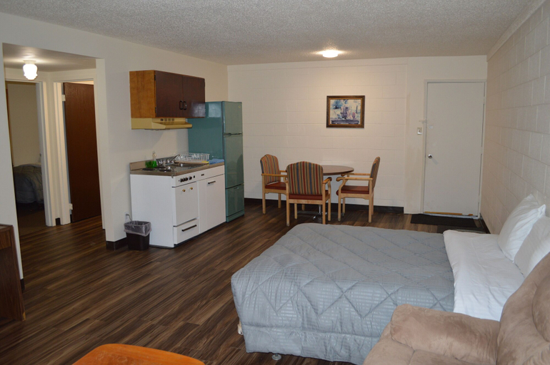 Others 5, A1 Motel, Division No. 2