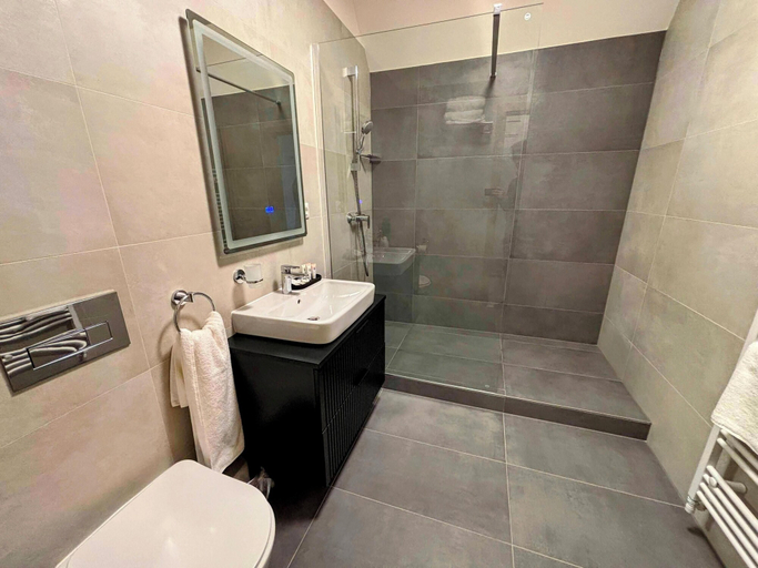 Bathroom 5, Apartments by Prague City Golf, Praha 19