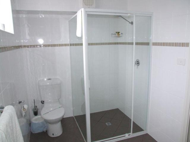 Bathroom 3, Streaky Bay Hotel Motel, Streaky Bay