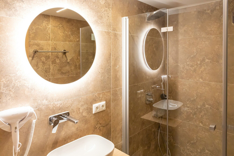 Bathroom 5, Central Hotel & Lounge Adult Only, Goslar