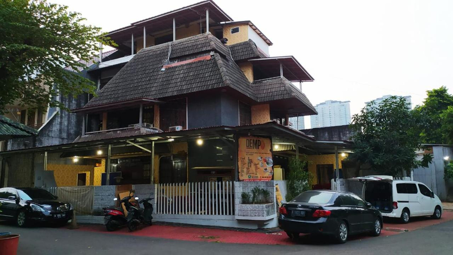 Exterior & Views 4, Mayestik Guest House Syariah, Jakarta Selatan