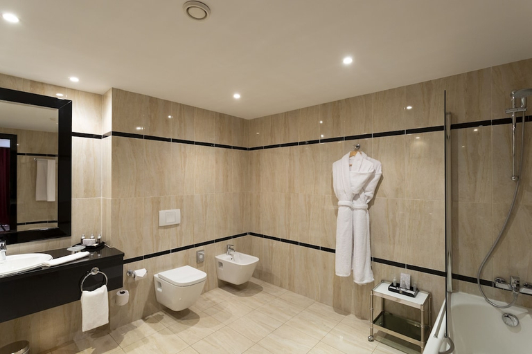 Bathroom 2, Occidental Lac Tunis