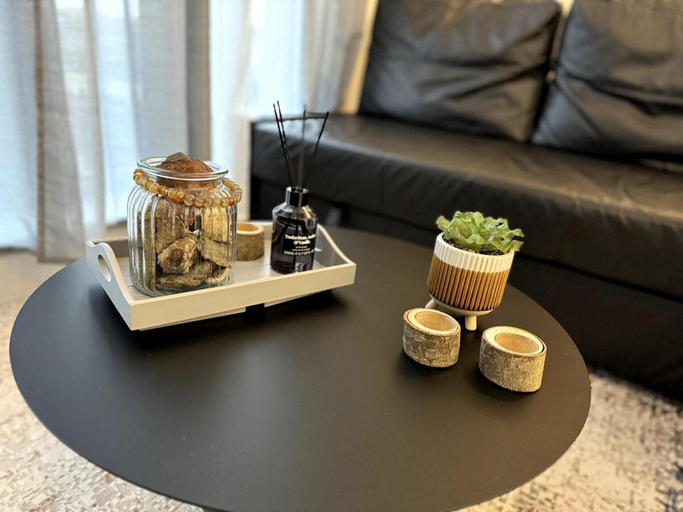 Food & Drinks 5, Cozy Bracknell Apartment With Modern Amenities, Bracknell Forest