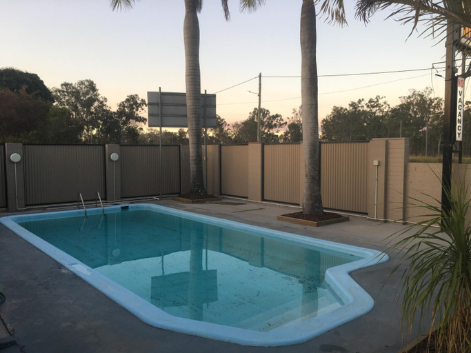 Others 3, Bororen Motel, Miriam Vale