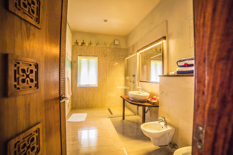 Bathroom 4, Zanzi Resort Private Paradise, Magharibi
