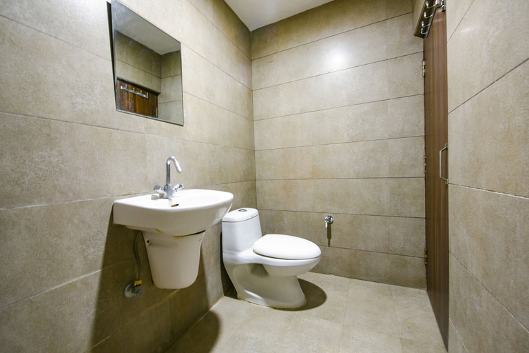 Bathroom 4, Fabhotel Nanda, Ludhiana