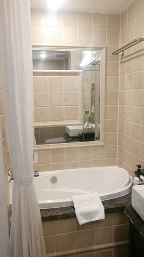 Bathroom 13