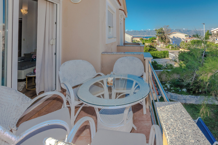 Others 4, Apartment Nikolic, Vir