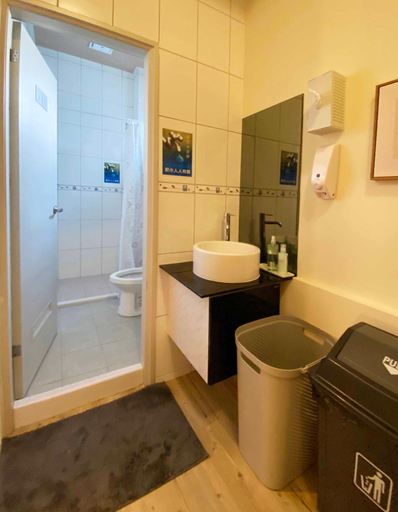 Bathroom 2, 1881 Ya Ke Hostel, Tainan