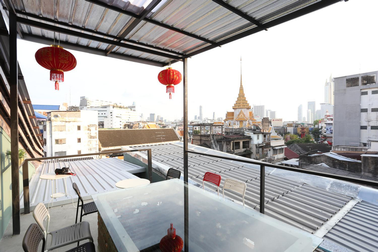 Exterior & Views 16