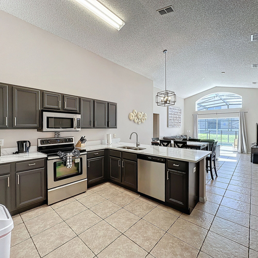 Private kitchen 2, 5 Star Home Private Pool Jaccuzzi Free Wi-fi, Osceola