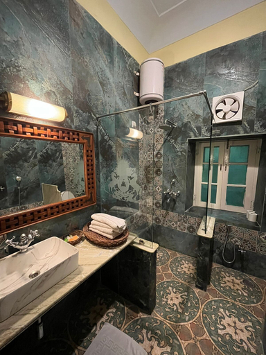 Bathroom 5, Bissau Palace, Jaipur