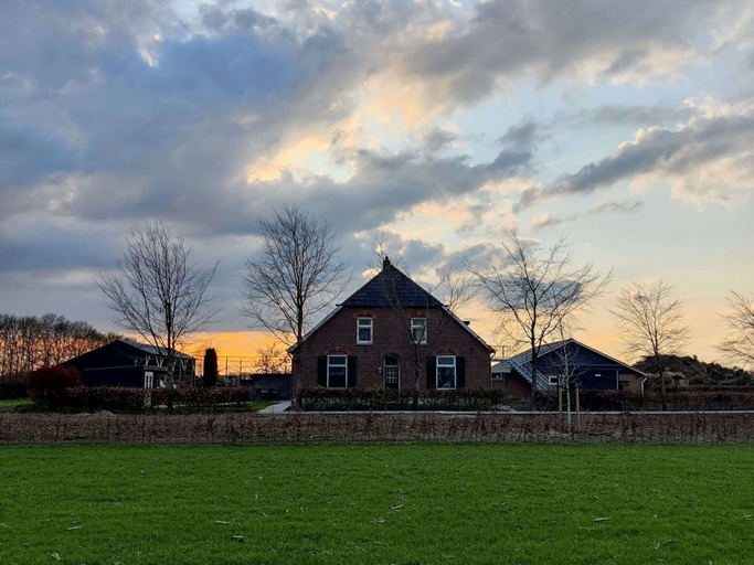 Primary image 1, Spacious Farmhouse in Silvolde With Garden, Wisch