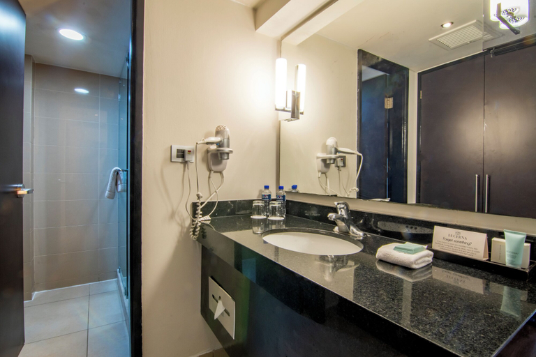 Bathroom 5, Hotel Lucerna Tijuana, Tijuana