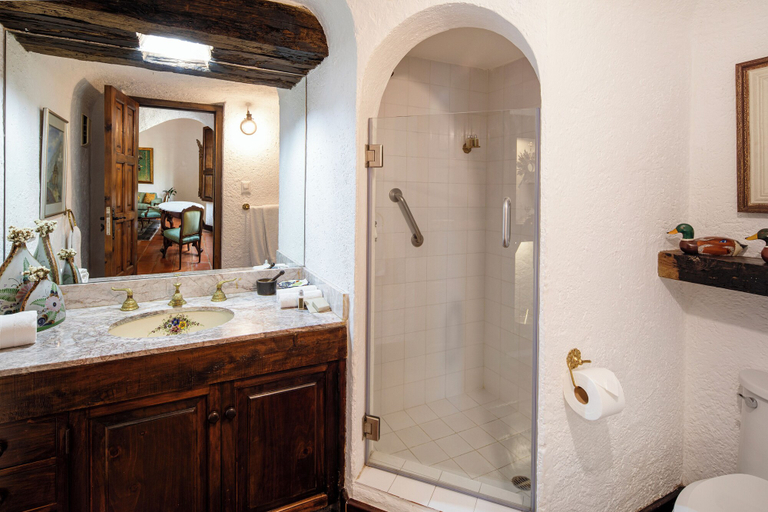 Bathroom 5, Las Cruces Boutique Hotel, Antigua Guatemala