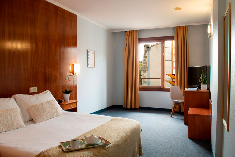 Bedroom 3, Hotel Beratxa, Navarra