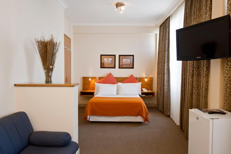 Bedroom 2, Hotel Thuringerhof, Windhoek East