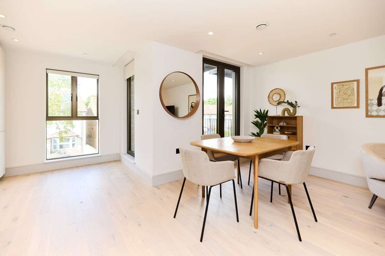 Others 5, The South Wimbledon Hideout - Fancy 1bdr Flat With Balcony, London