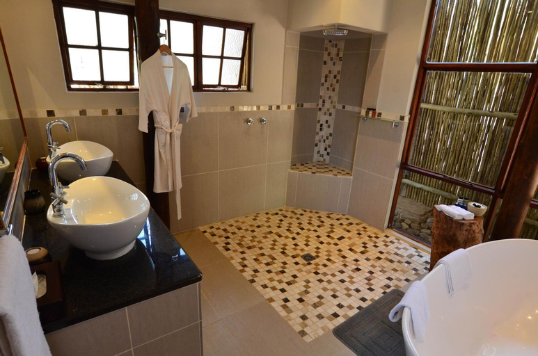 Bedroom 5, Amakhosi Safari Lodge, Zululand