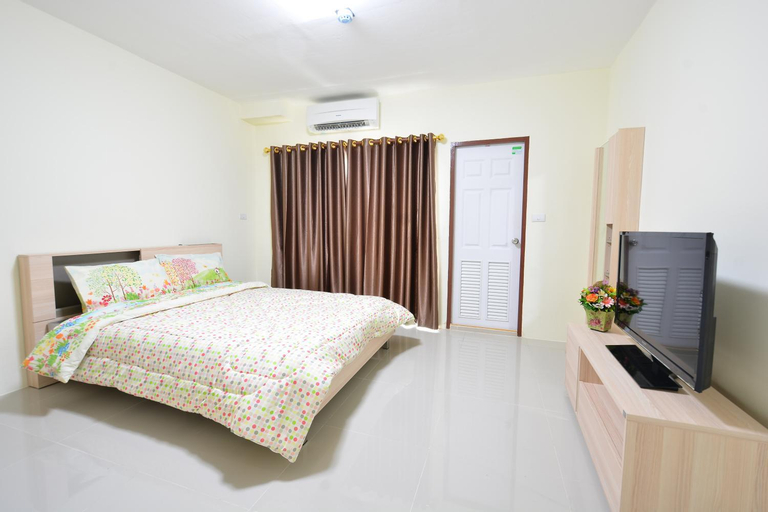 Bedroom 3, 42 Place Service Apartment, Prawet