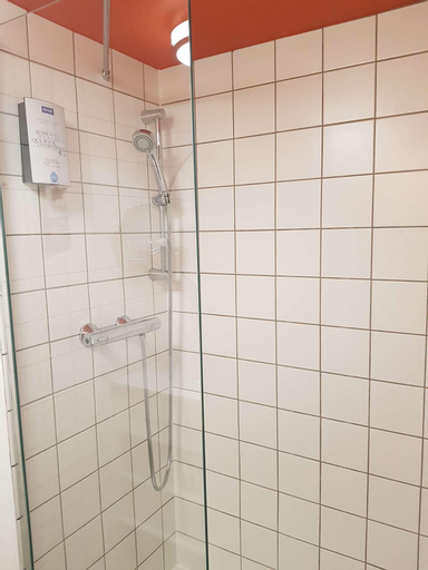Bathroom 13
