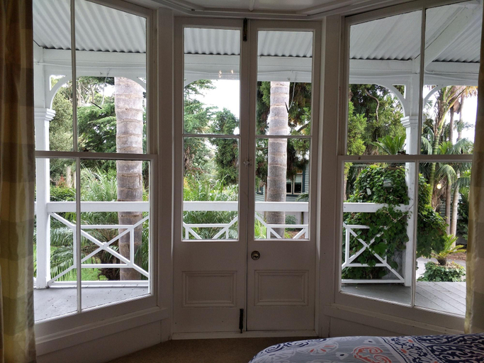 Others 5, Western Springs Villa, Waitakere