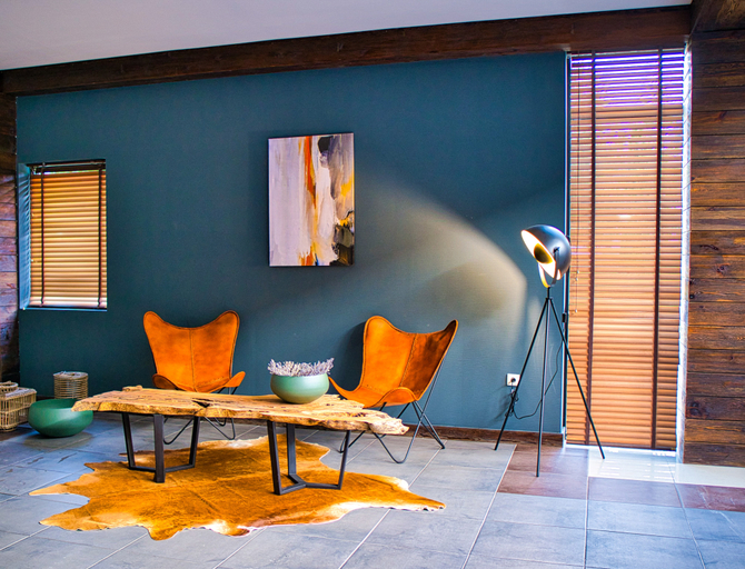 Public Area 2, Local Stay, Razlog