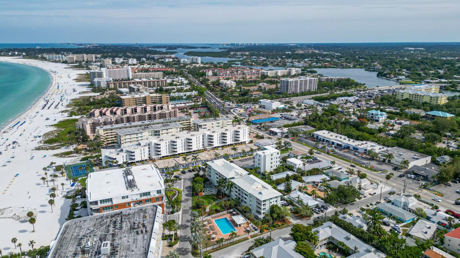 Exterior view 2, Calini Beach Club by Coolvacay, Sarasota