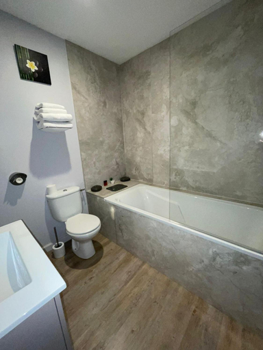 Bathroom 2, Logis Hotel du Large, Finistère