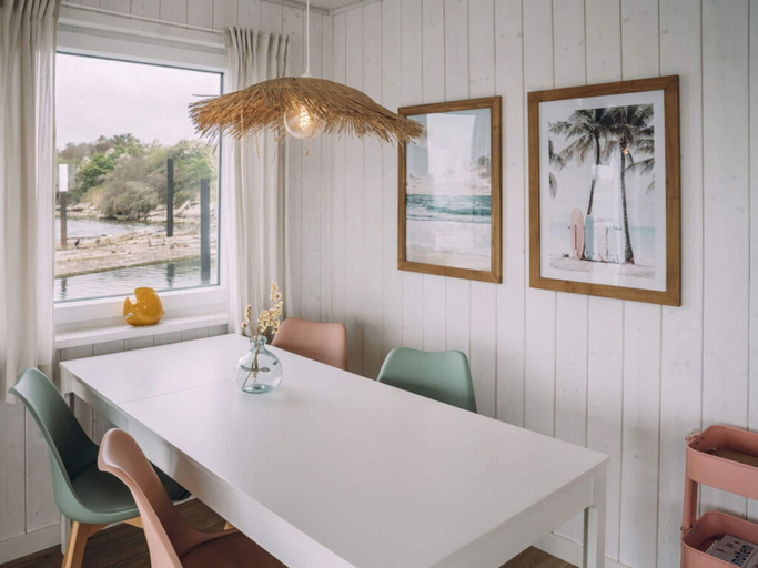Dining 4, Attractive Houseboat on the Lake, Ostholstein