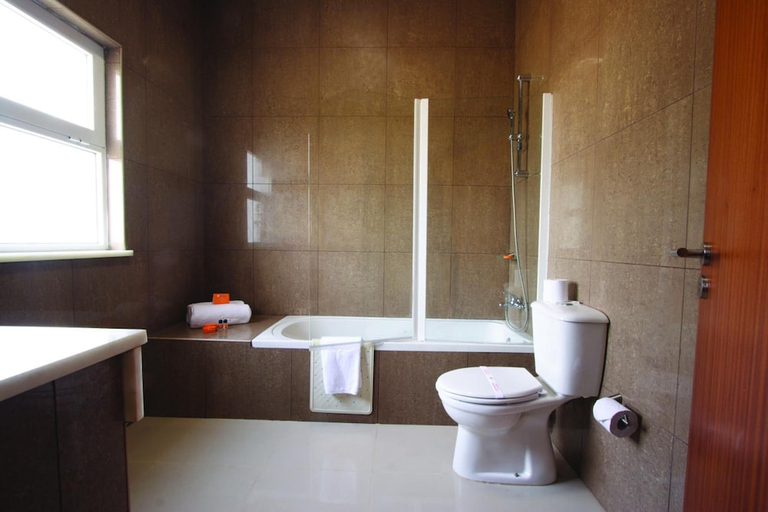 Bathroom 3, Montebelo Indy Maputo Congress Hotel, Maputo
