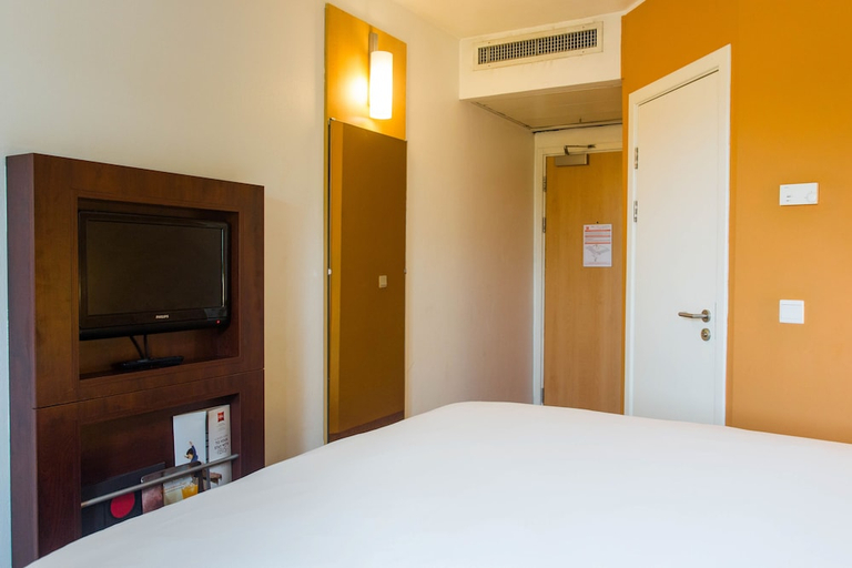 Bedroom 2, Delta Continental Hotel, Mushin