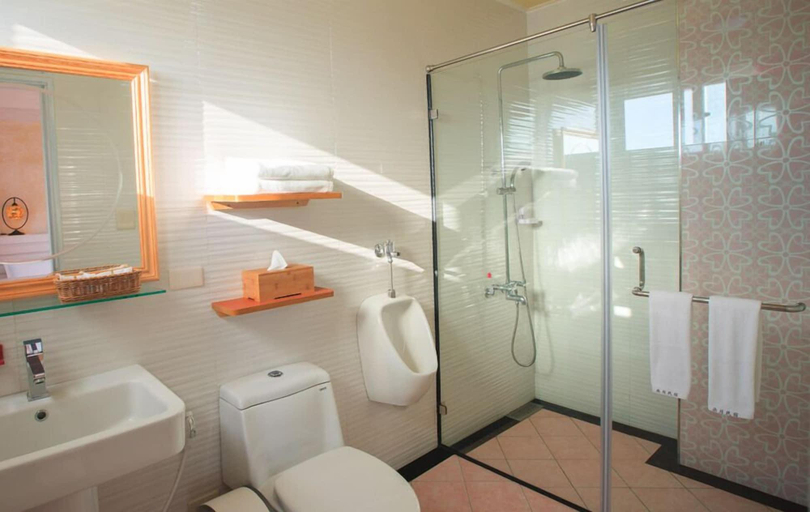 Bathroom 4, Flower & Moon, Penghu