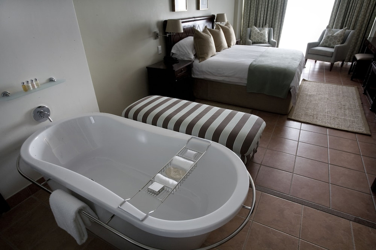 Bathroom 3, CARDOSO HOTEL, Maputo