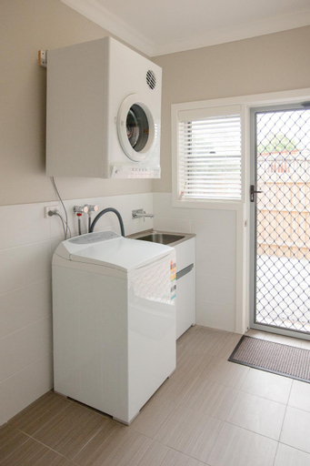 Bedroom 5, Everton Apartments, Newcastle - Throsby