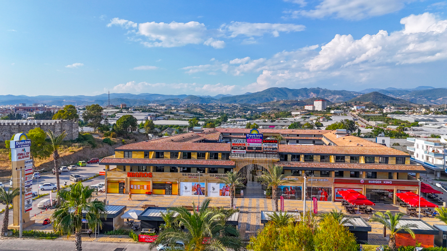 Exterior & Views