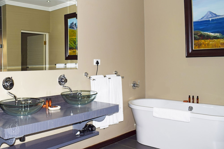Bathroom 4, St Andrews Signature Hotel & Spa, Ekurhuleni