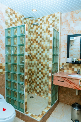 Bathroom 5, Golden Tulip Stonetown Boutique, Mjini