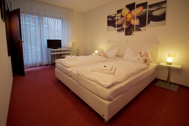 Bedroom 4, Hotel Rosengarten, Ostalbkreis