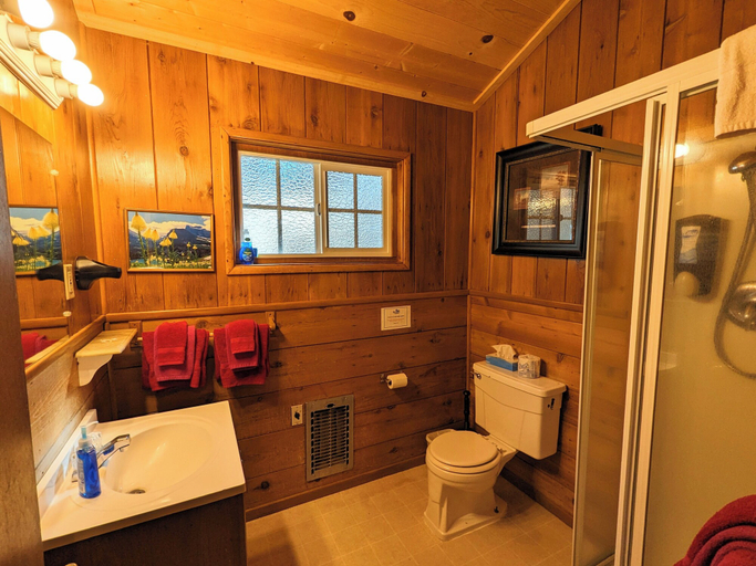 Bathroom 3, Bluebird Cottage Inn, Riverside