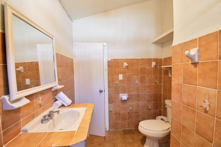 Bathroom 4, Arena y Mar Beachfront House, El Cuyo by The Spot Rentals, Tizimín