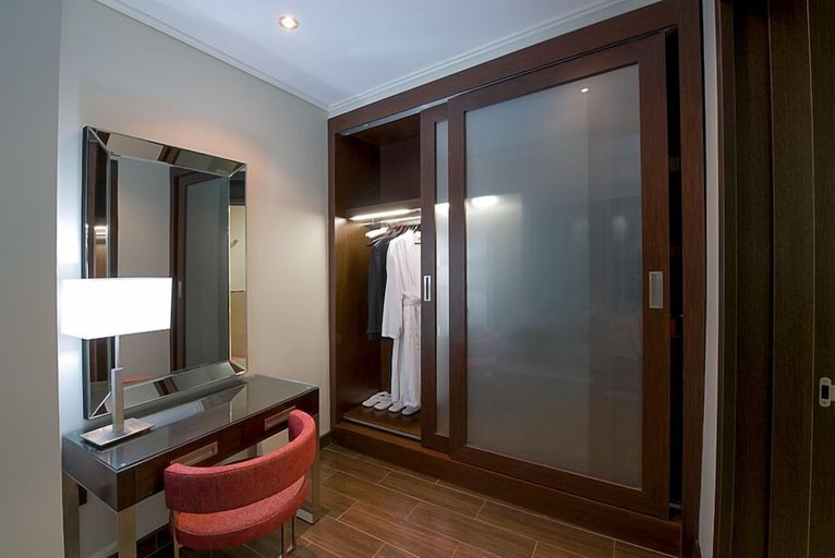 Bathroom 3, The George, Eti-Osa