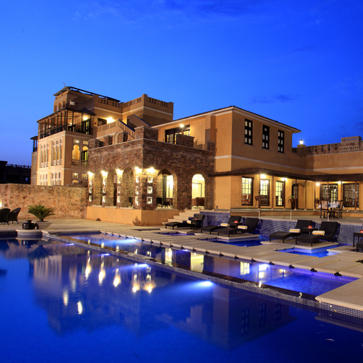 Exterior & Views