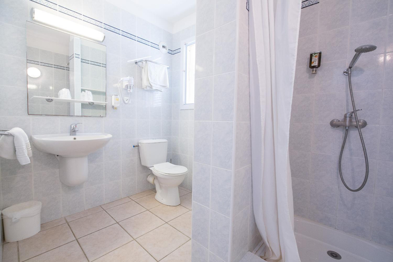 Bathroom 3, Hôtel Les Galets, Haute-Corse