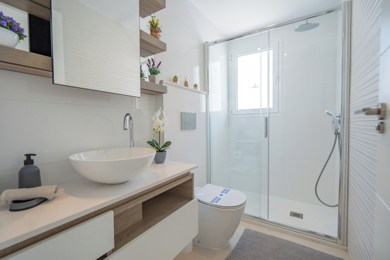Bathroom 4, Helgafell, Alicante