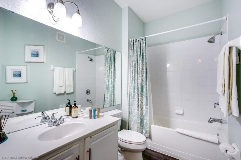 Bathroom 4, Lake View Nirvana 3 Bedroom Condo by RedAwning, Orange