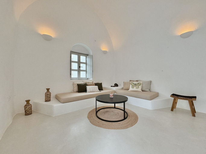Room 4, As Holiday caves, South Aegean