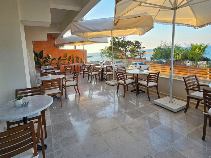Food & Drinks 4, Azure Bay