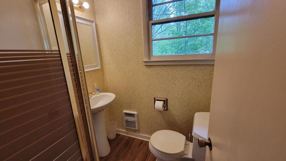 Bathroom 3, Arrowmont Stables & Cabins LLC, Jackson