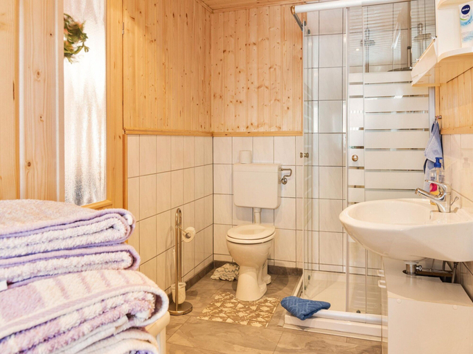 Bathroom 2, Holiday Home With Large Garden and Terrace, Mansfeld-Südharz